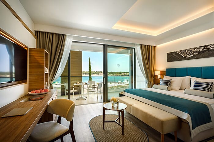 VALAMAR COLLECTION - V LEVEL SUPERIOR FAMILY SUITE SEAVIEW BED